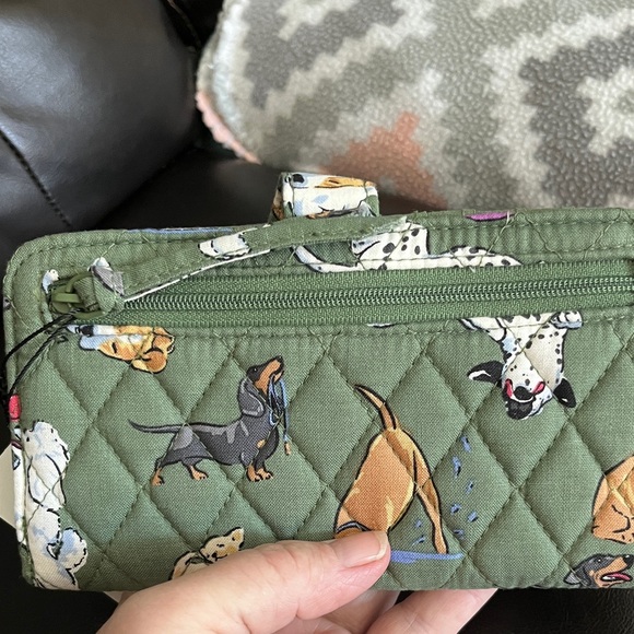 Vera Bradley Green Quilted Dog Park  Tab Wallet - Picture 6 of 6